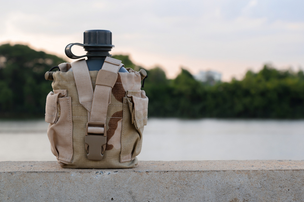 how do you put a water bottle pouch on a backpack