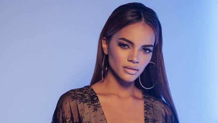 Leslie Grace