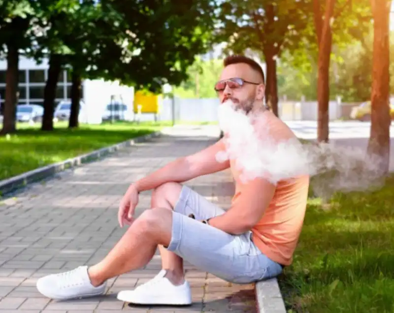 Why Should I Give Up Smoking and Try Vaping Instead