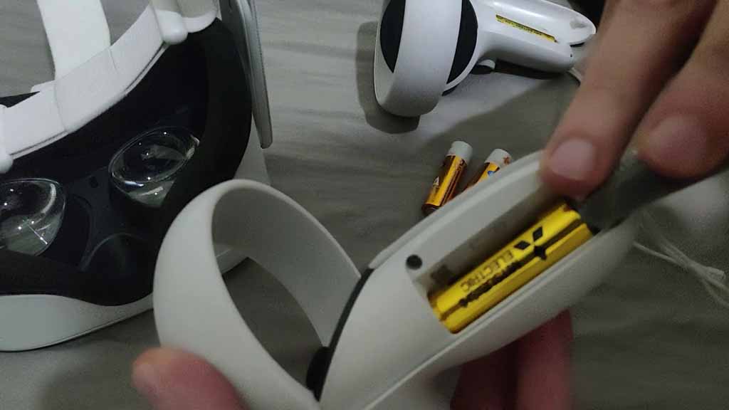 Change Oculus Controller Battery